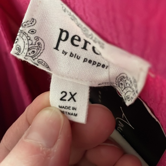 Perch by blu pepper size 2X and 3X hot pink short sleeve v-neck stitching blouse - Picture 9 of 9